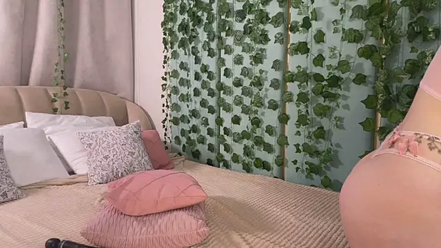 Онлайн чат XXX Love_is_Lola