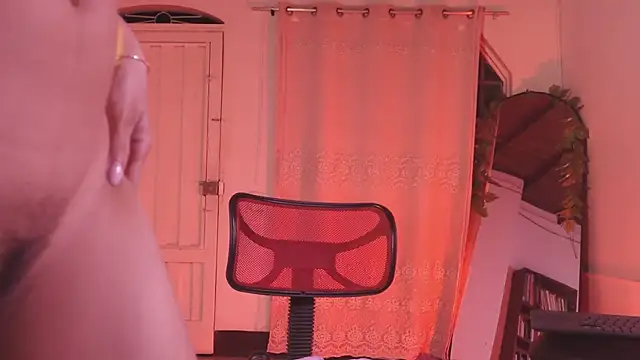 Miranditta Chat XXX live