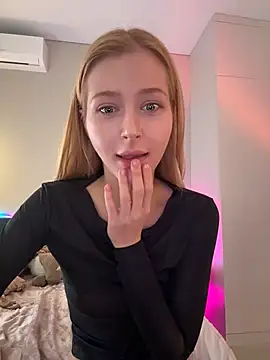 LunaRase: διαδικτυακό σόου στην κάμερα