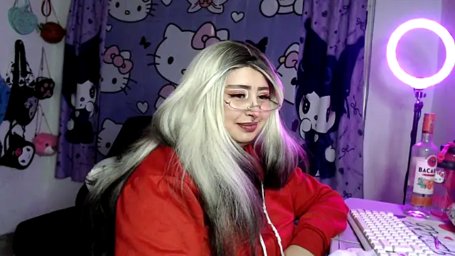 lussyevans24 élő XXX-chatje