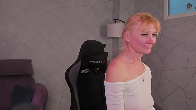 Julie_Lucas Adlı Modelin Canlı XXX Sohbeti