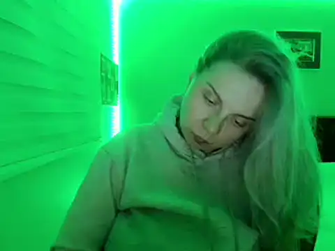 callme_iva Adlı Modelin Canlı XXX Sohbeti