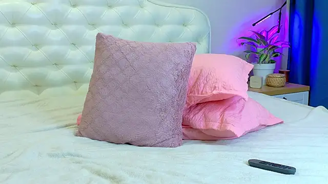 LadySweetWife webcam show