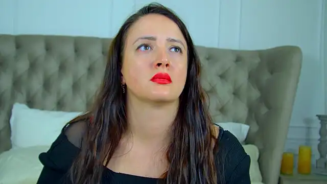 ElinaBellucci Live XXX-chat