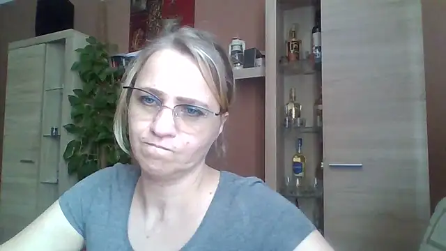 BLONDKICIA1 即時 XXX 聊天