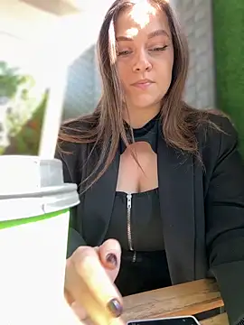 دردشة CrazyTori الجنسية المباشرة