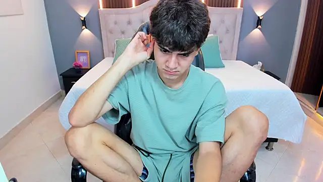 Tommy18__ 라이브 XXX 채팅