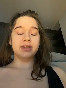 HornyGirlH Live XXX Chat