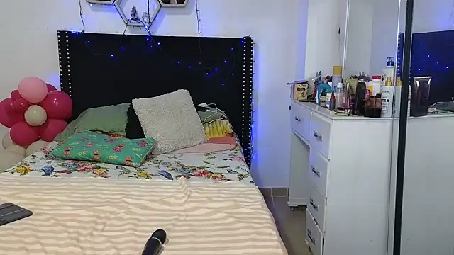 XXX chat uživo modela charlotte_077