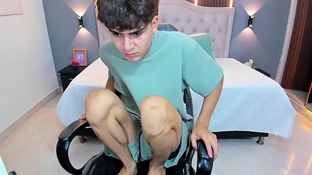 Tommy18__ Adlı Modelin Canlı XXX Sohbeti