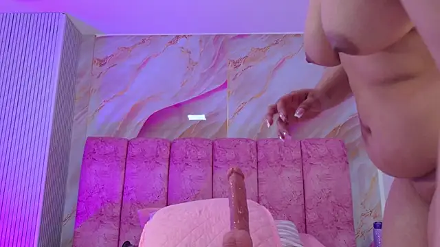 Chat +18 de emmacurvy ao vivo