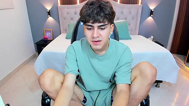 Tommy18__ 라이브 XXX 채팅