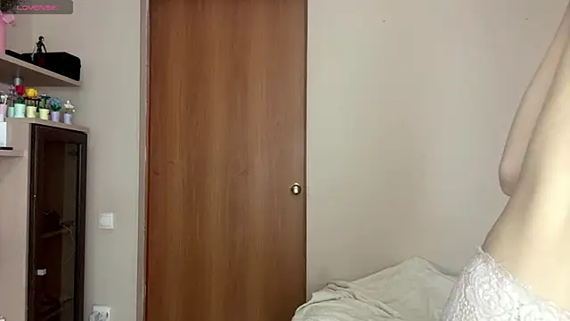 ErlinaBuoy Adlı Modelin Canlı XXX Sohbeti