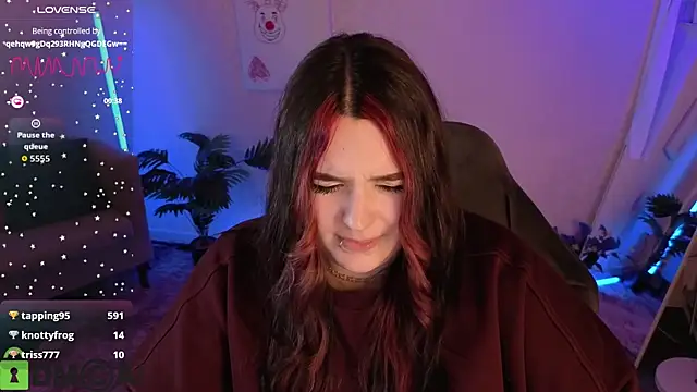 Mia_R0ss élő XXX-chatje