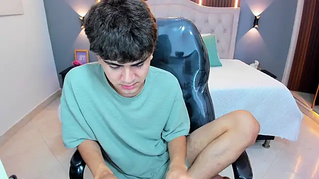 Chatroom XXX en direct de Tommy18__