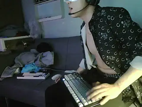 boyhigh1997 Show Webcam