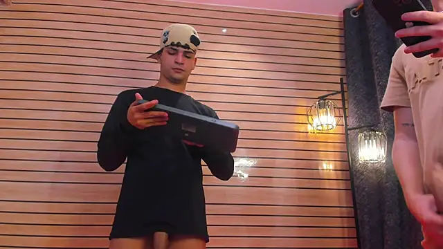 دردشة TheBatMansion الجنسية المباشرة