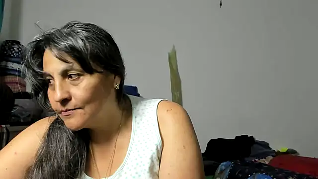 Merlyna_Goldenss' Live Chat Room