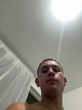 Mateo_savage: διαδικτυακό σόου στην κάμερα