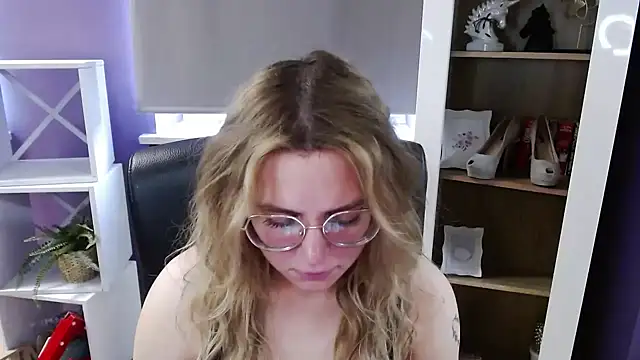 Chat +18 de Zoey_Erotic ao vivo