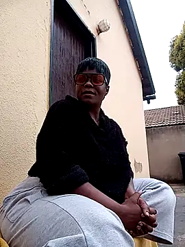 SQUITBOOTYn Live XXX chat