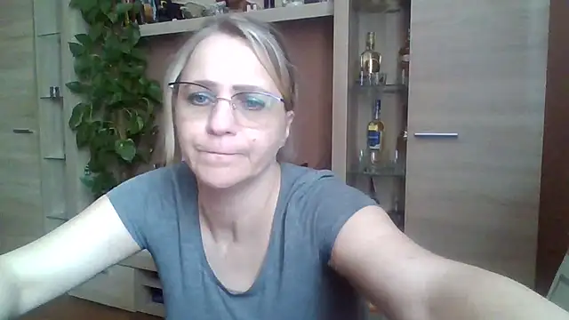 BLONDKICIA1n Live XXX chat