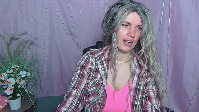 Chat +18 de MilaLoona ao vivo