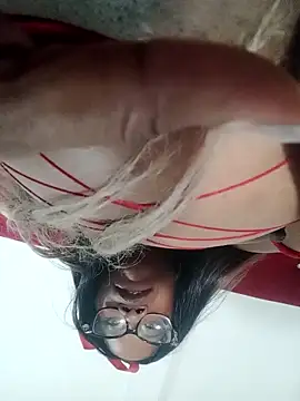 EmilyyRosee_'s Webcam Show