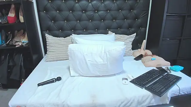 BbwSQUIRTERxx Show in webcam