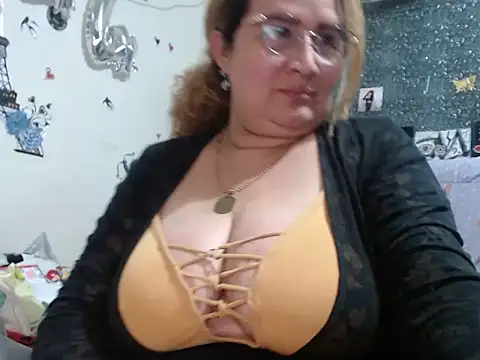 Perla1981-- Live XXX-chat