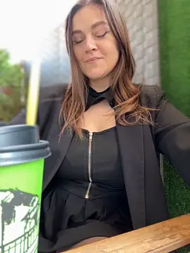 CrazyToriのライブXXXチャット