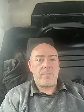 Richmcgee: διαδικτυακό σόου στην κάμερα