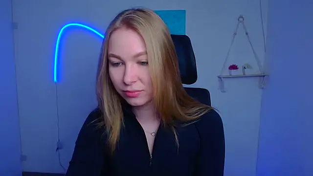 Dana_flowers élő XXX-chatje