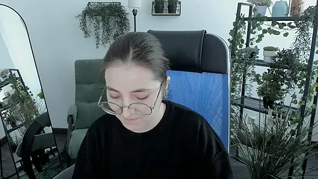 VirtuallVoyant live XXX chat