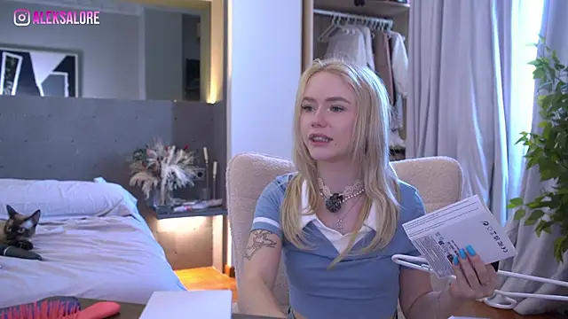 Онлайн чат XXX LexieLoree