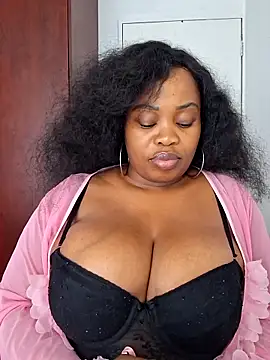 Онлайн чат XXX BoobQueenxx