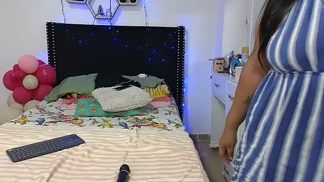 Онлайн чат XXX charlotte_077