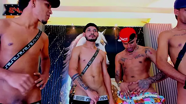 Show modela the_knights_of_the_night_ na web-kameri