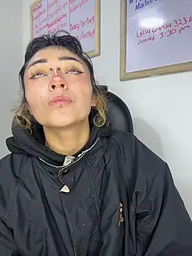 baby_akuma élő XXX-chatje