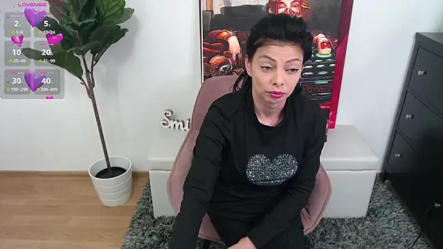 LadyLiia 即時 XXX 聊天