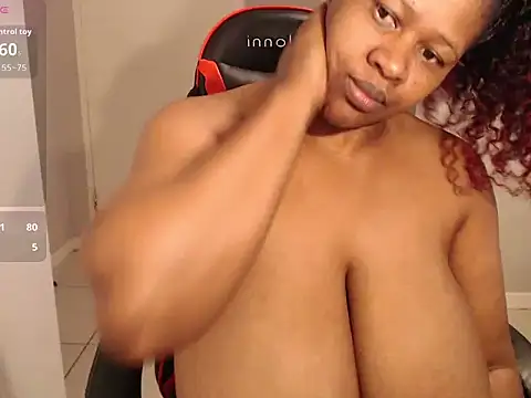 bustylisa1983 Show in webcam