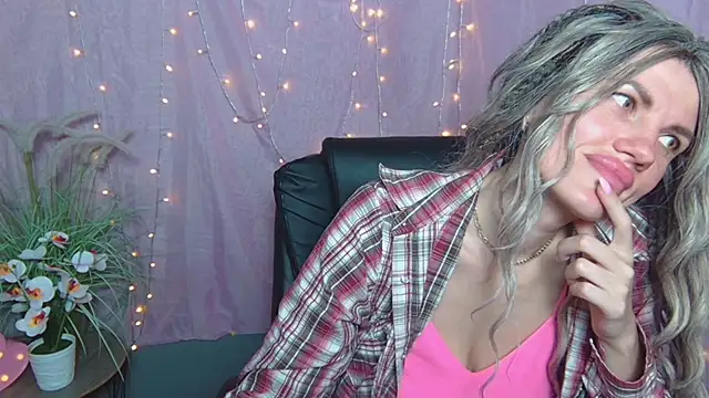 MilaLoona Live XXX Chat