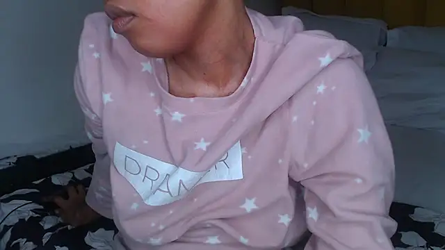 Bella_2025's Live XXX Chat