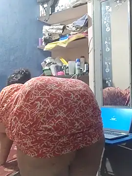 tamilthanushri: διαδικτυακό σόου στην κάμερα