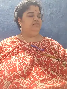 tamilthanushri Chat XXX in diretta