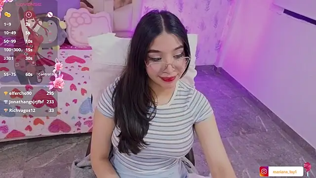 MARIANA_TAY1 élő XXX-chatje