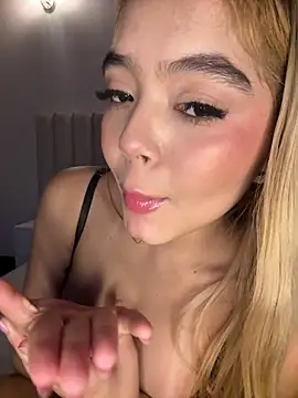 Mia_Roswell Adlı Modelin Canlı XXX Sohbeti