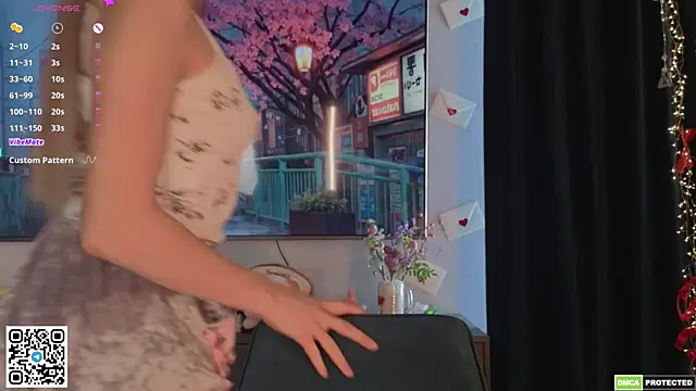 JulieLupo's Live Sex Cam Show