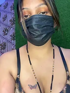 CUTI-NAINA: διαδικτυακό σόου στην κάμερα