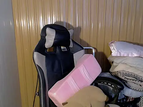 urcurlydiva: διαδικτυακό σόου στην κάμερα